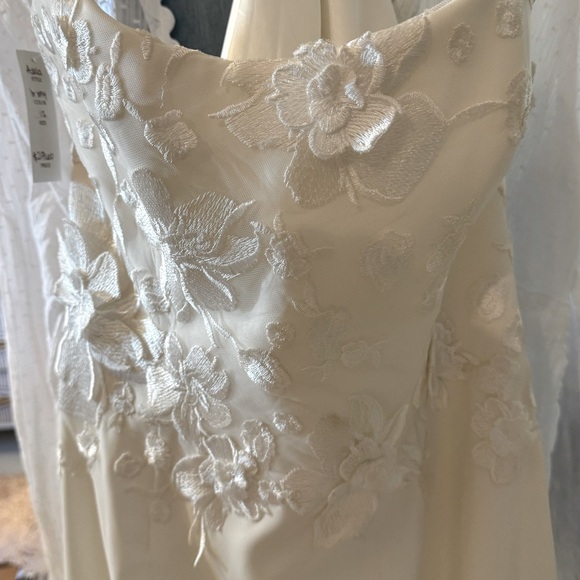 Rita Vinieris - Adela Wedding Gown - Picture 6 of 6